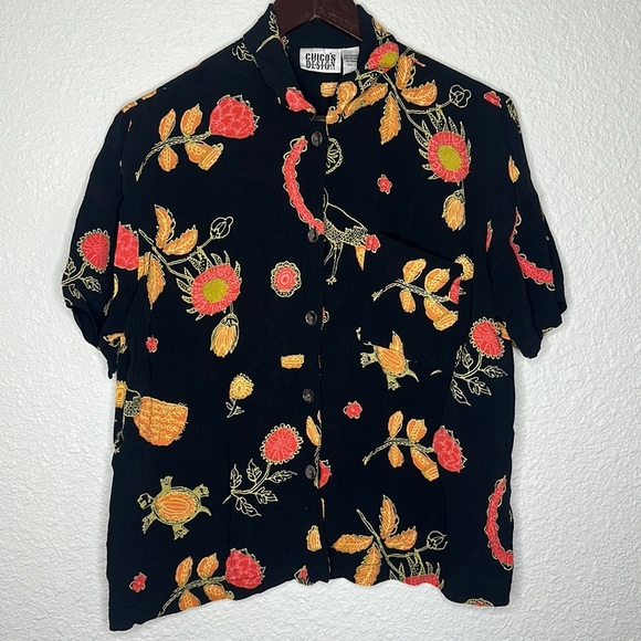 CHICO’S artsy novelty print rayon top size medium floral turtle black colorful - Picture 1 of 4